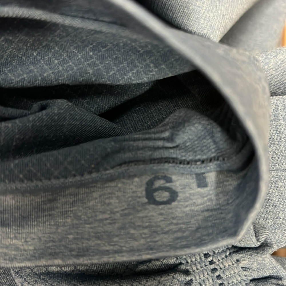 Lululemon In The Flow Crop II in Heathered Jet Set Blue size 6 - Picture 8 of 10